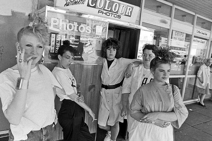 Bus-Stop-Girls-Pier-Head