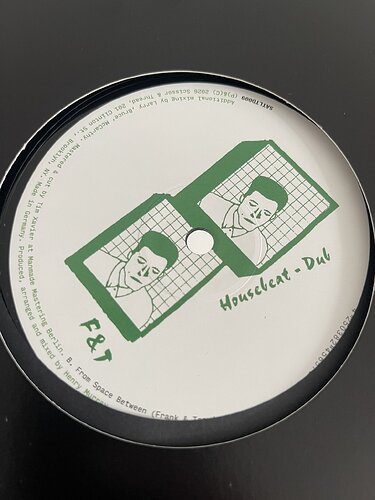 HUChX-XoAAIoqS